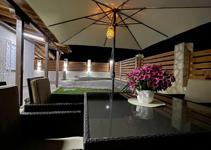 Nima House * ניאה מודאניה